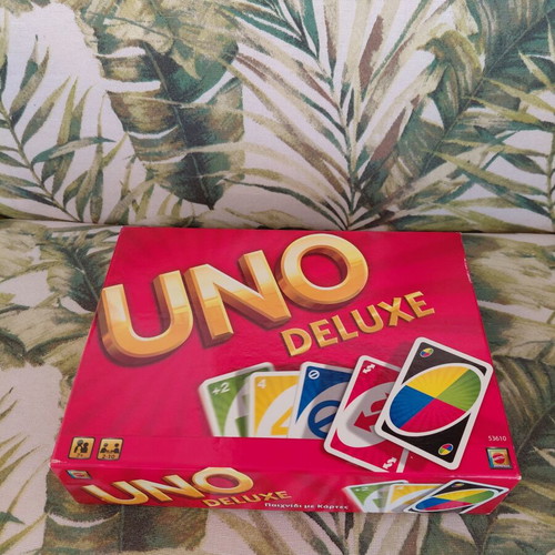 Uno Deluxe card game