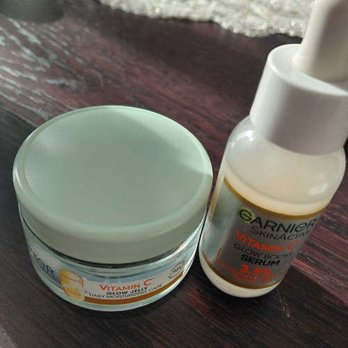 Face moisturizing set with vitamin C serum and cream like new