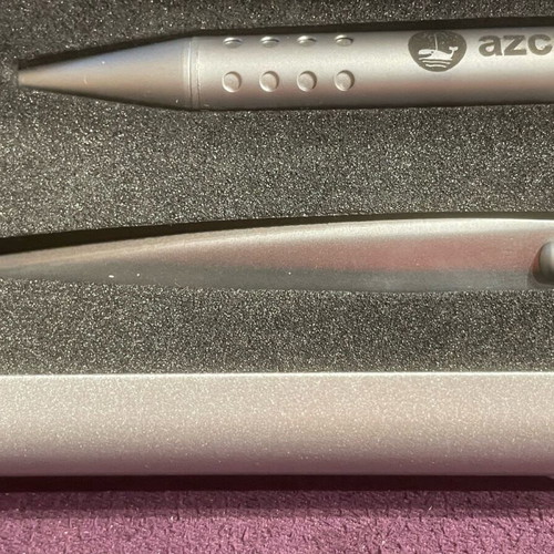 Azcue pen like new in its box