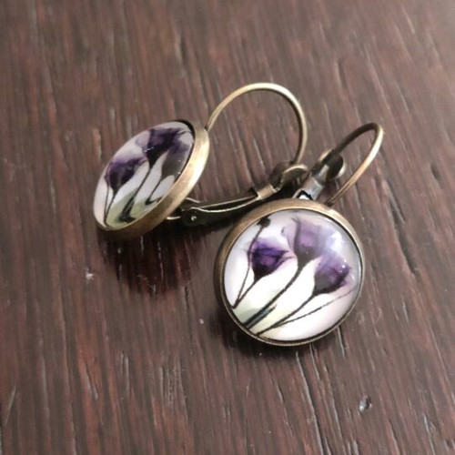 Vintage small earrings with bronze base and 14mm glass purple tulips new