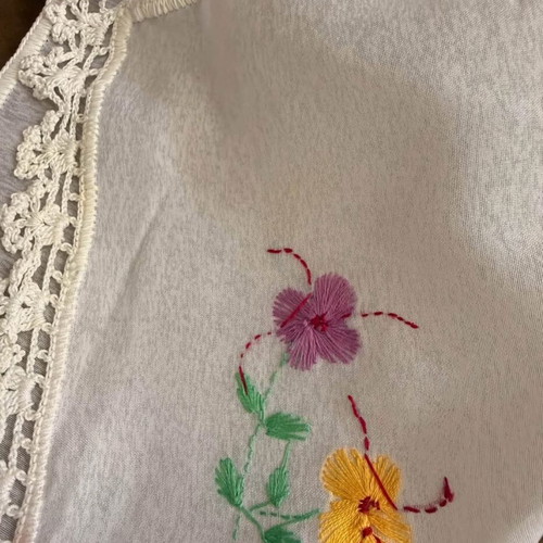 Embroidered floral table runner, white, 84x38 cm