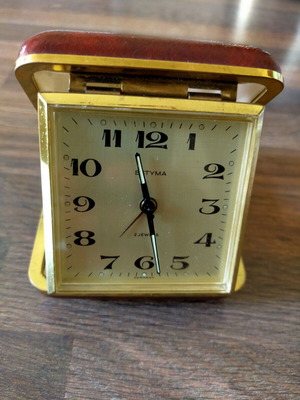 Mechanical clock used, works