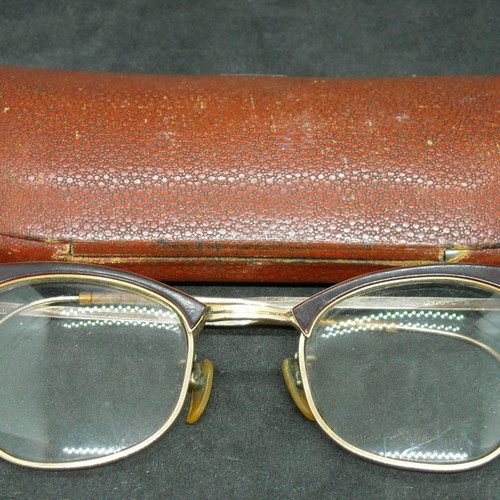 Antique women's butterfly glasses with case in good condition