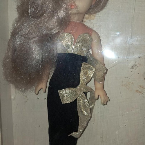 Plaggona Carolain collectible doll like new, in box