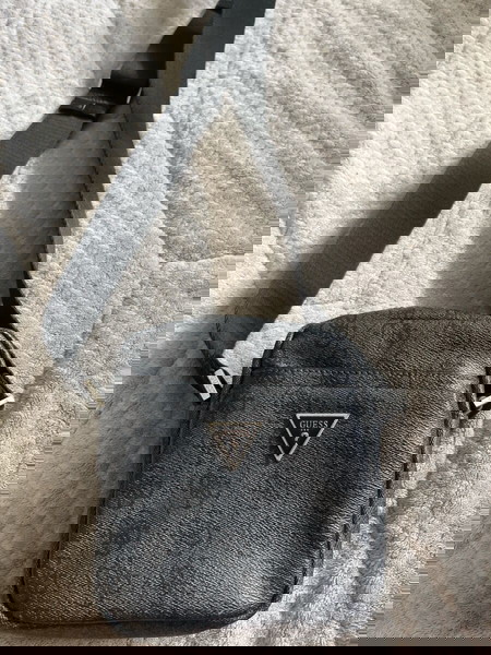 Τσαντάκι Guess
