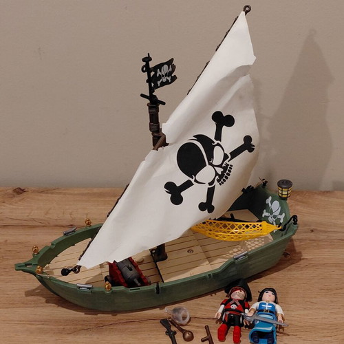 Playmobil pirate ship used, includes shown items