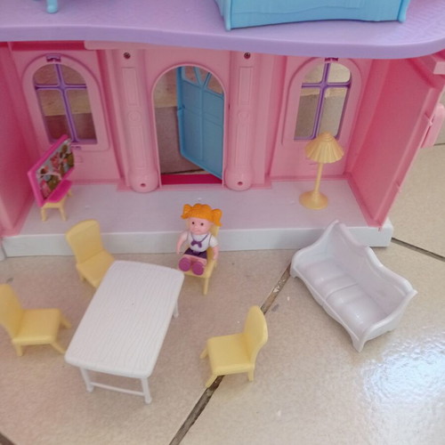 Dollhouse like new with furniture, portable suitcase design
