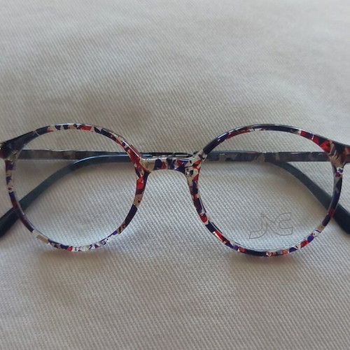 Italian children's eyeglasses with colorful tortoiseshell frame and metal temples
