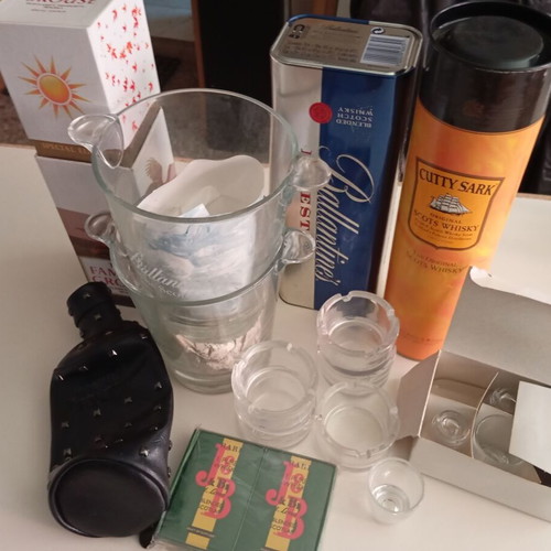 Package of 13 new collectible and practical whiskey and vodka items