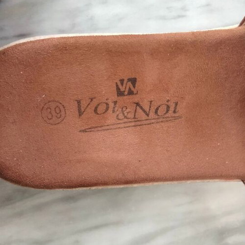 Voi & Noi Suede Platform Sandals size 39 new, camel
