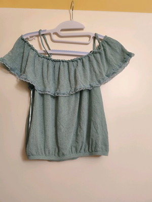 Pull & Bear Off-Shoulder Top with Lace mint like new