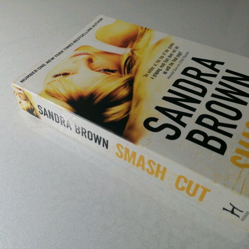 Smash Cut Sandra Brown book like new, English