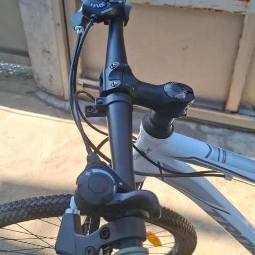 Mountain bike used, aluminum frame, 21 speeds, 26 inch wheels