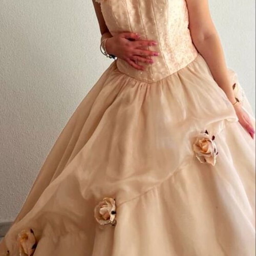 Romantic wedding dress in salmon, like new, size Large