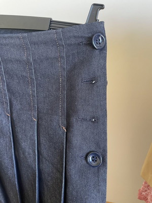 Zara μπλε τζιν κοντή φούστα με κουμπιά στο πλάι και πιέτες