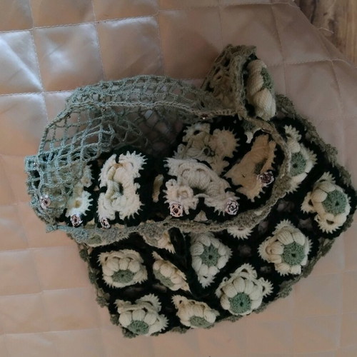 Handmade pillow cases new, set of 2 with daisy pattern