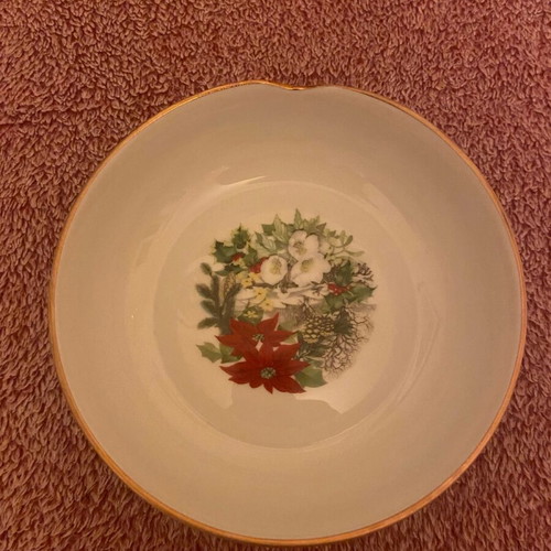 Kaiser porcelain bowl Christmas like new (15x15cm)