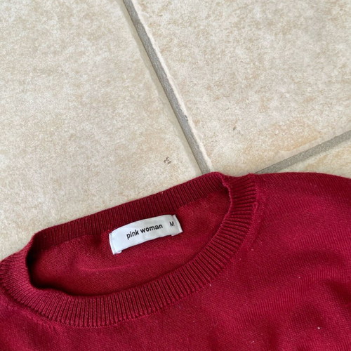 Pink Woman red-bordeaux sweater with gold details like new