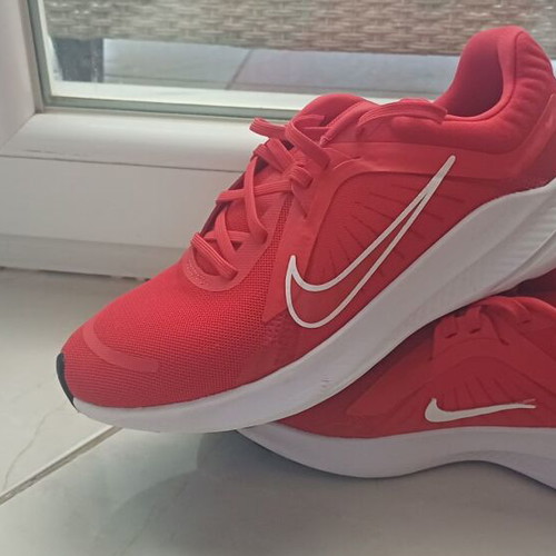 Nike Quest 5 women's athletic shoes like new, red, size 40.5