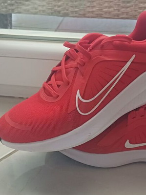 Nike Quest 5 women's athletic shoes like new, red, size 40.5