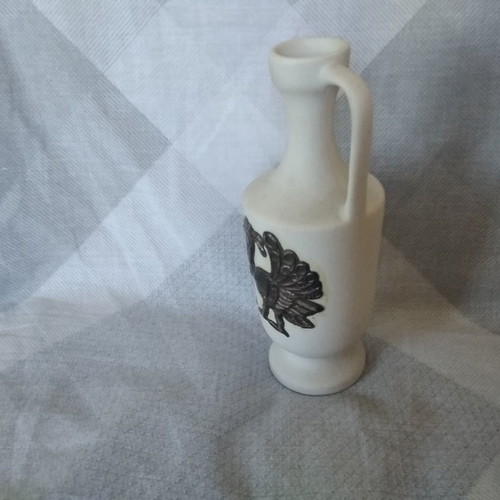 Amphora kanataki used with two silver peacocks, 16 cm height
