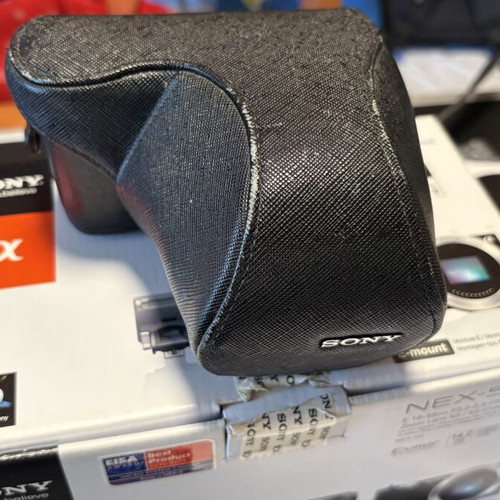 Sony NEX-5 camera kit with 18-55mm lens