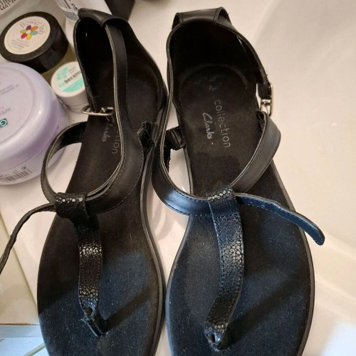 Clarks leather flat sandals size 37 like new, black