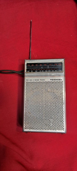 TOSHIBA TRANSISTOR RADIO AM/FM