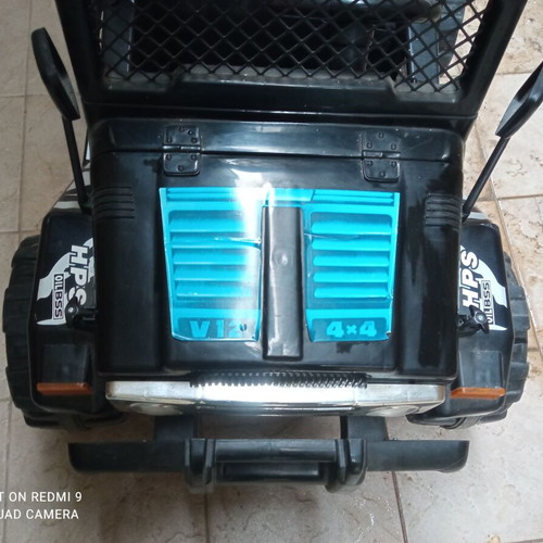 Children's Electric Car 12V 4x4 like new, two-seater with music