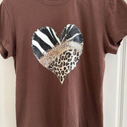 T-shirt Shein brown with heart print and gold glitter, like new, size M