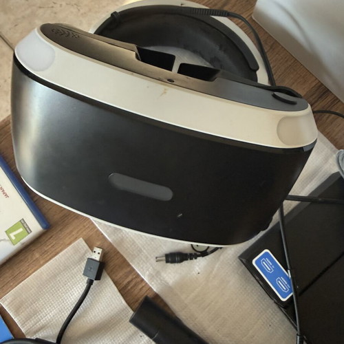 PlayStation VR (PS VR1) like new with Camera and Astro Bot game