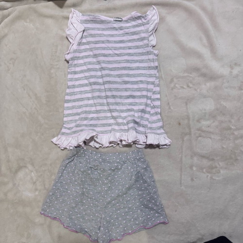 Girls pajamas used, size 6 years, gray and pink
