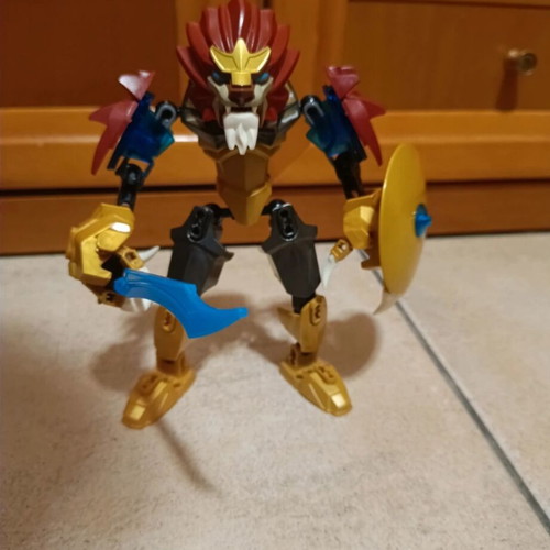 Lego Hero Factory Chima limited edition figures Lion and Eagle