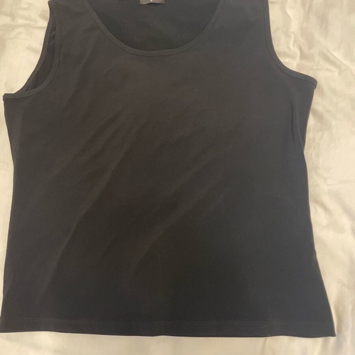 Simple black sleeveless mako top like new, elastic