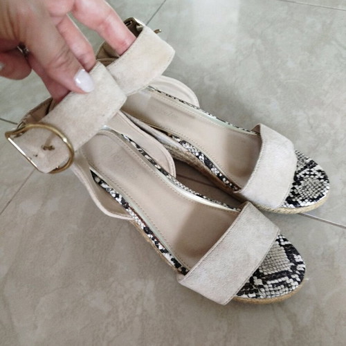 Deezee beige platform sandals size 39 like new, comfortable ankle tie