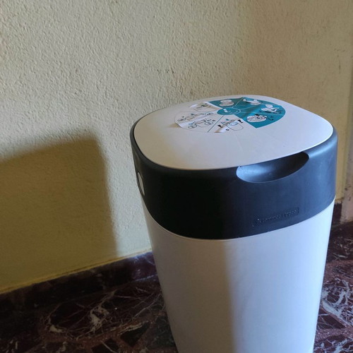 Baby diaper disposal bin Tommee Tippee like new