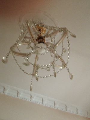 Small chandelier and two wall lamps like new