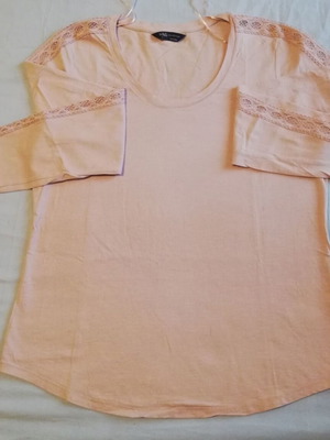 Pink blouse like new, long sleeve with lace details