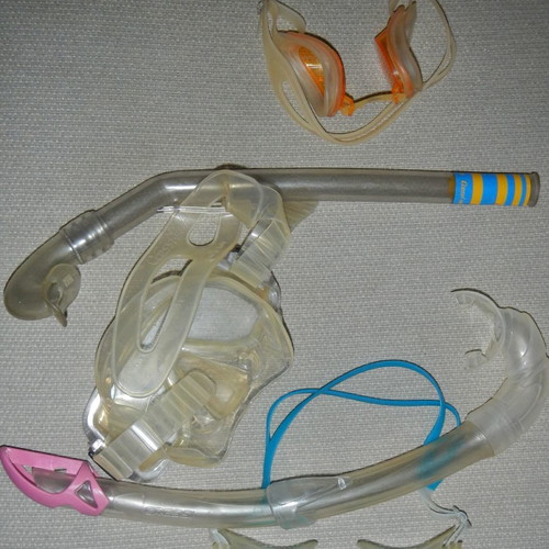 Diving mask used with snorkel and swimming goggles