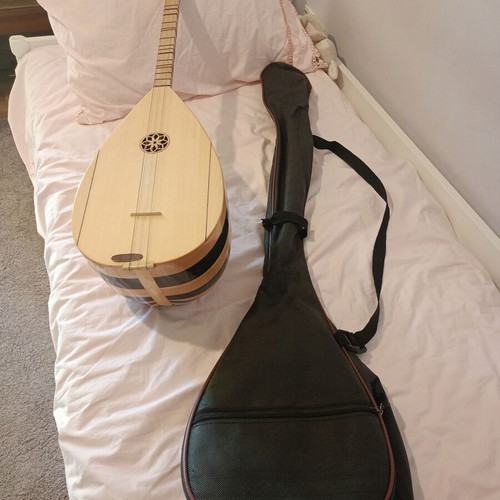Tambouras student instrument like new with case, pen and portable music stand