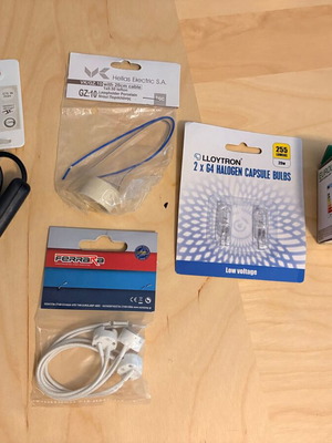 Electrical lighting set new with cable, switch, sockets and bulbs