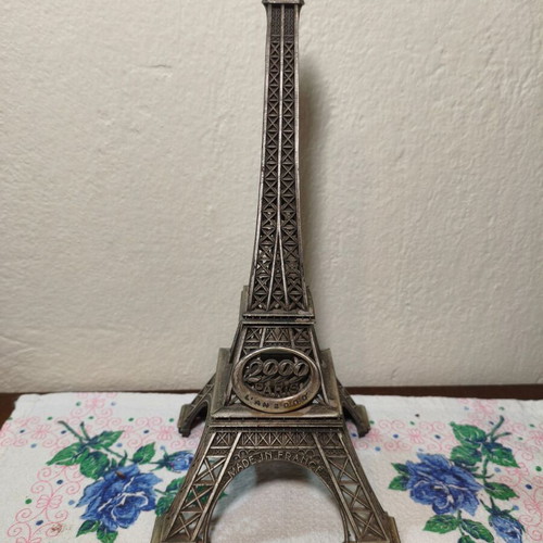 Eiffel Tower New Millenium 2000 Celebration iron 29cm like new
