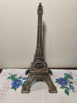 Eiffel Tower New Millenium 2000 Celebration iron 29cm like new