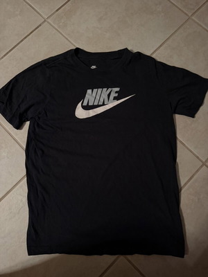 Nike T-shirt like new, size S, black and white