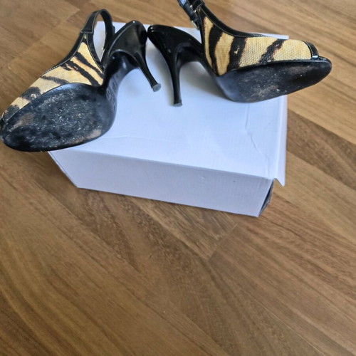 Dolce & Gabbana women's leopard print sandals size 38 like new