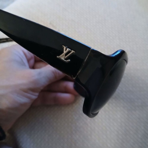 Louis Vuitton sunglasses unisex used, black