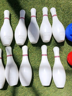 LiveUp Junior children's bowling set used, 10 pins and 2 balls
