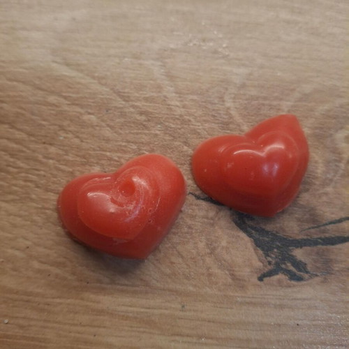 Wax melts, pack of 10, 5 stars and 5 hearts with amber vanilla scent, handmade