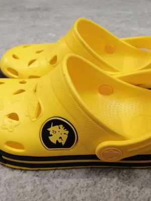 AEK BC Kids Yellow Beach Clogs new Size 28/29