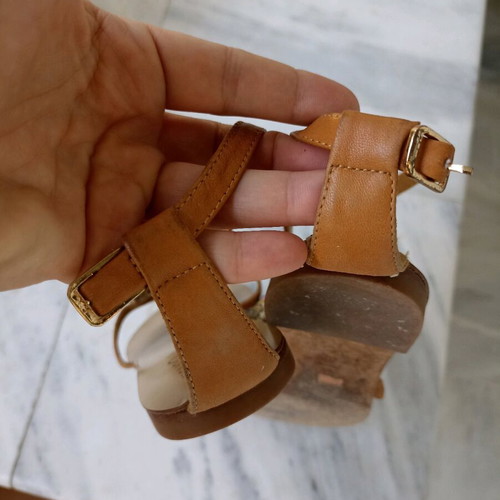 Feng Shoe sandals size 39 like new, beige